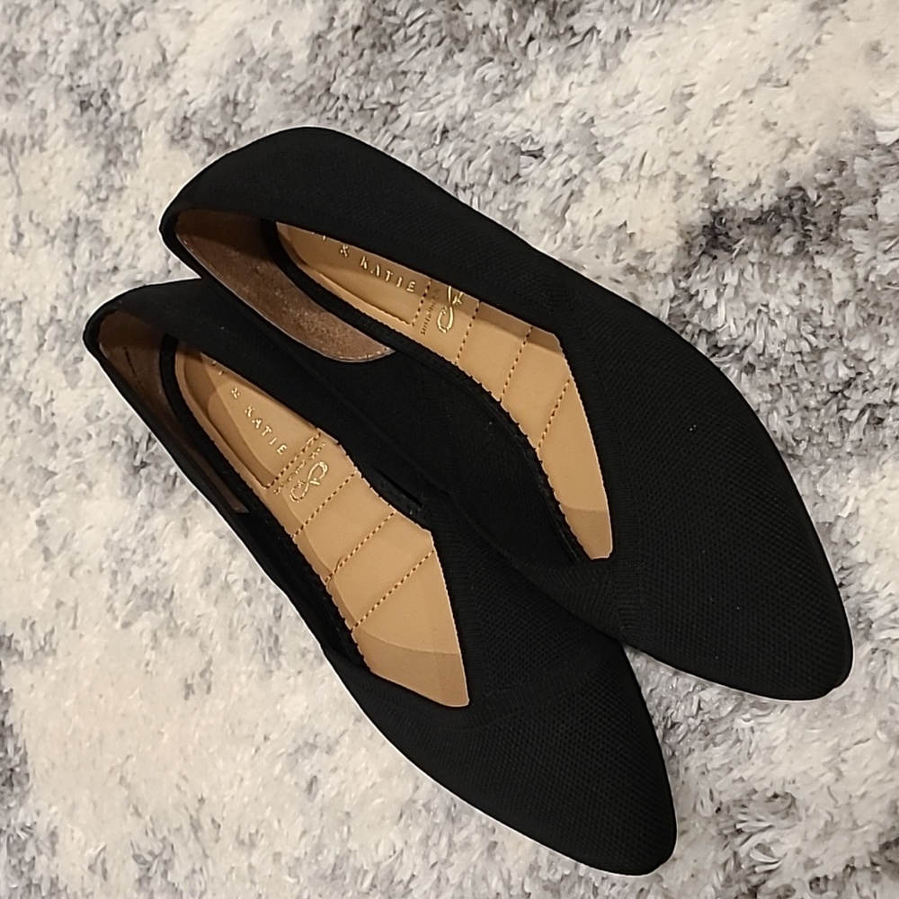 Kelly & Katie Jayde Black Flat Women 8.5 NWOT